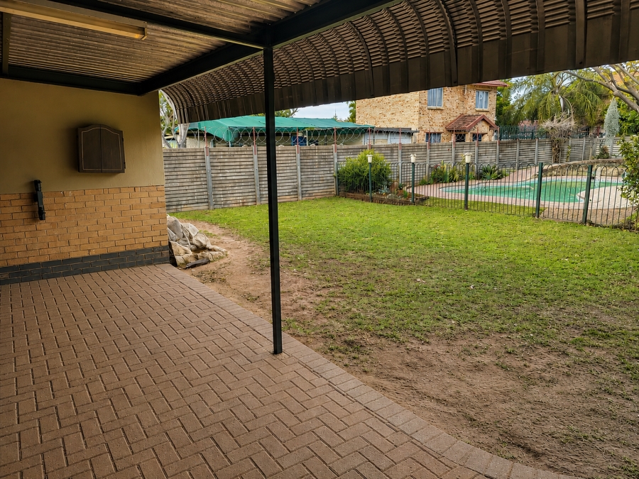 4 Bedroom Property for Sale in Oos Einde North West